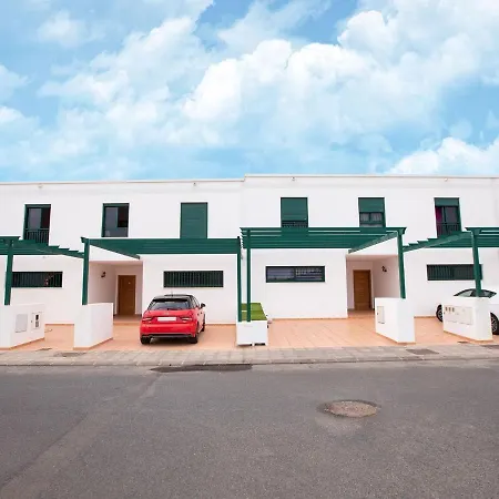 Simplistic Holiday In Playa Blanca With Garden Casa de Férias