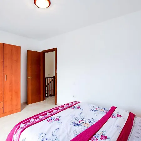 Simplistic Holiday In Playa Blanca With Garden Casa de Férias
